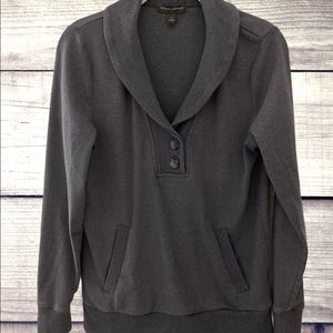 Long sleeve Pullover with pocket pouch